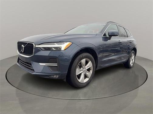 2022 Volvo XC60 B5 Momentum