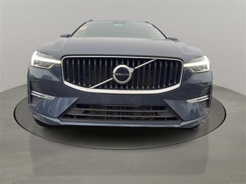 2022 Volvo XC60 B5 Momentum
