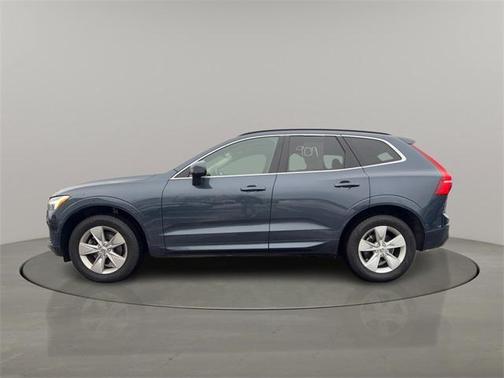 2022 Volvo XC60 B5 Momentum