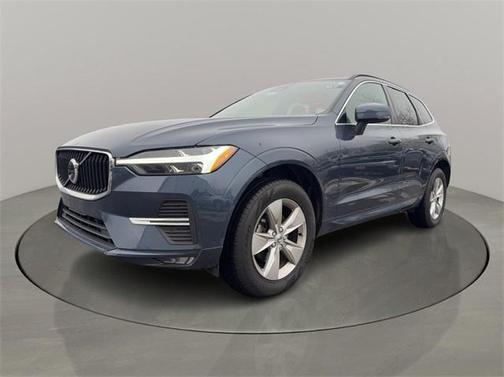 2022 Volvo XC60 B5 Momentum
