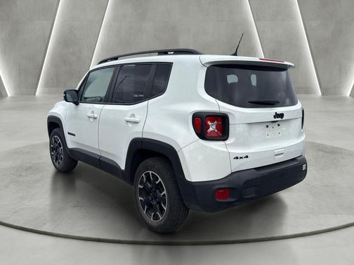 Alpine White Clearcoat 2023 Jeep Renegade Latitude