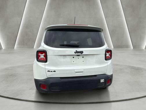 Alpine White Clearcoat 2023 Jeep Renegade Latitude
