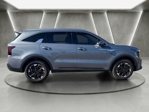 Everlasting Silver 2025 Kia Sorento S