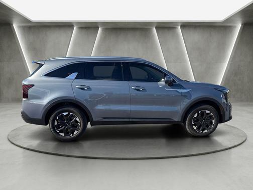 Everlasting Silver 2025 Kia Sorento S