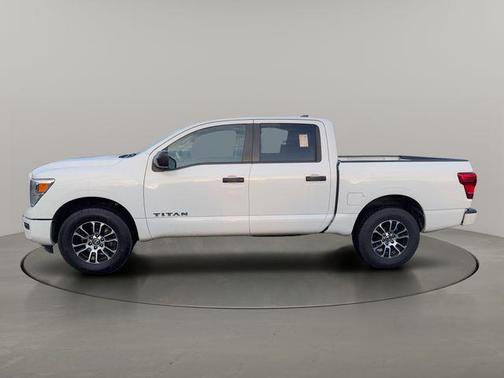 2022 Nissan Titan SV
