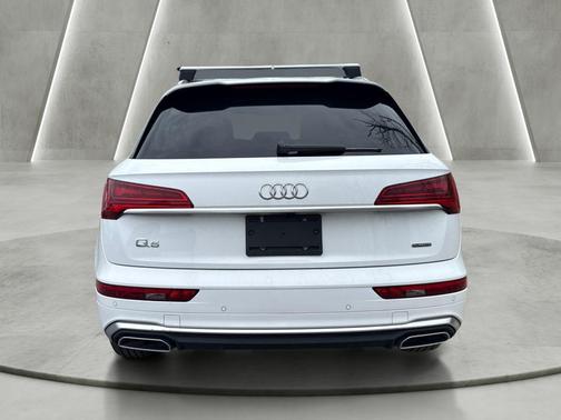 Arkona White 2024 Audi Q5 45 S line quattro Premium