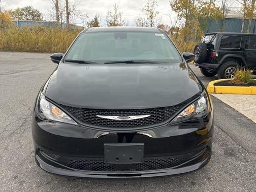 2026 Chrysler Voyager LX
