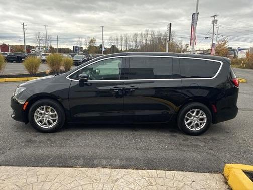 2026 Chrysler Voyager LX