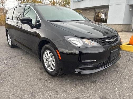 2026 Chrysler Voyager LX