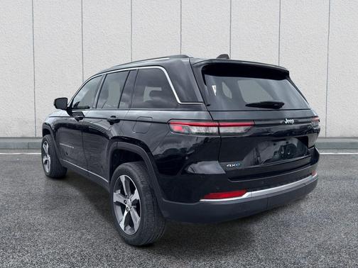 Diamond Black 2023 Jeep Grand Cherokee 4xe Base