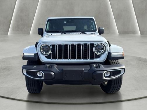 Bright White Clearcoat 2025 Jeep Wrangler Sahara