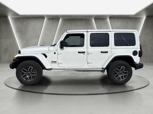 Bright White Clearcoat 2025 Jeep Wrangler Sahara