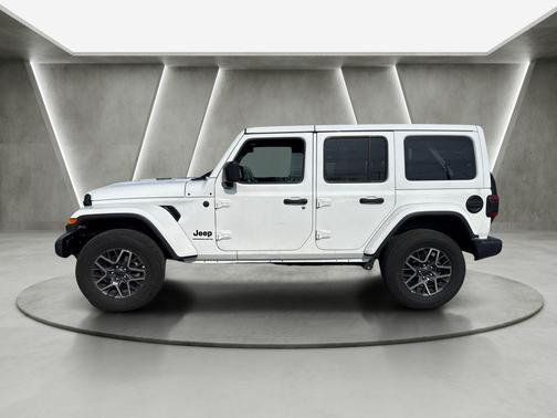 Bright White Clearcoat 2025 Jeep Wrangler Sahara