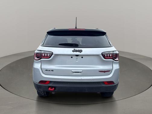 Silver Zynith 2025 Jeep Compass Trailhawk