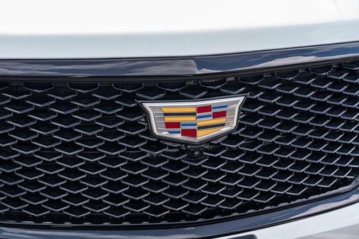 Crystal White Tricoat 2025 Cadillac Escalade ESV Sport