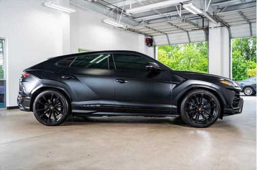 2022 Lamborghini Urus Graphite Capsule