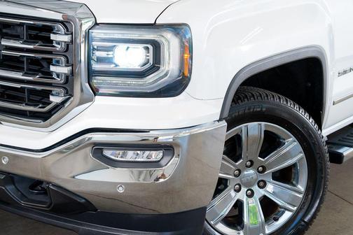 White Frost Tricoat 2018 GMC Sierra 1500 SLT