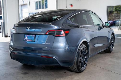 2022 Tesla Model Y Long Range Dual Motor All-Wheel Drive