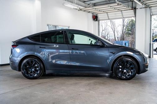 2022 Tesla Model Y Long Range Dual Motor All-Wheel Drive