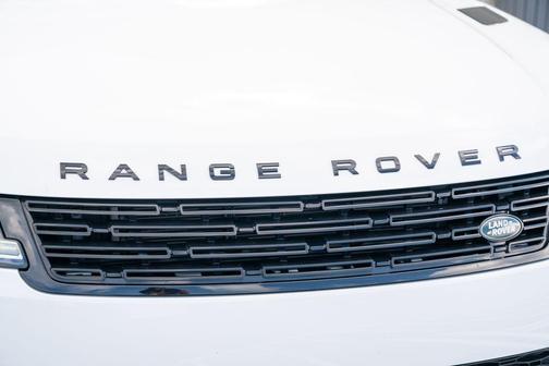 White 2025 Land Rover Range Rover Sport SE
