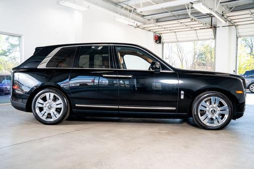 Black 2019 Rolls-Royce Cullinan