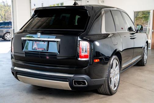 Black 2019 Rolls-Royce Cullinan