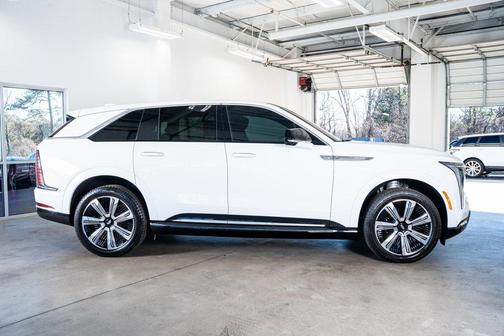 2025 Cadillac Escalade IQ Luxury 2