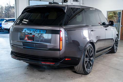 2023 Land Rover Range Rover P530 SE