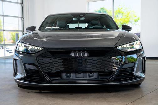 Daytona Gray Pearl Effect 2022 Audi RS e-tron GT quattro