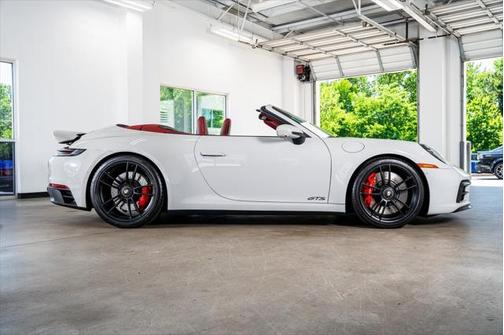 2022 Porsche 911 Carrera 4 GTS