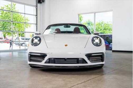 2022 Porsche 911 Carrera 4 GTS