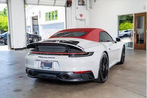 2022 Porsche 911 Carrera 4 GTS