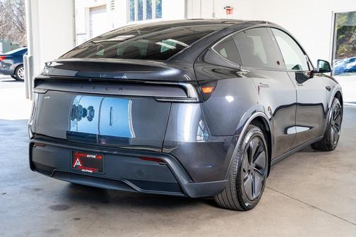 2026 Tesla Model Y Premium Rear-Wheel Drive