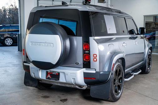 2020 Land Rover Defender 110 SE