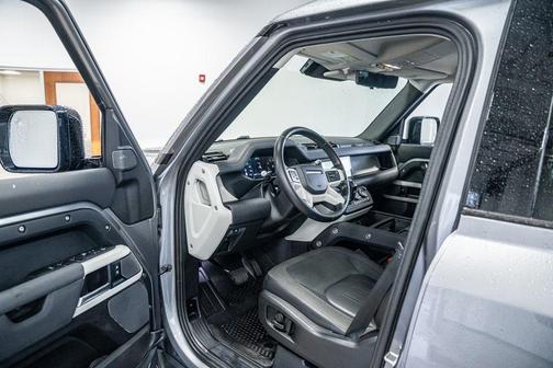 2020 Land Rover Defender 110 SE