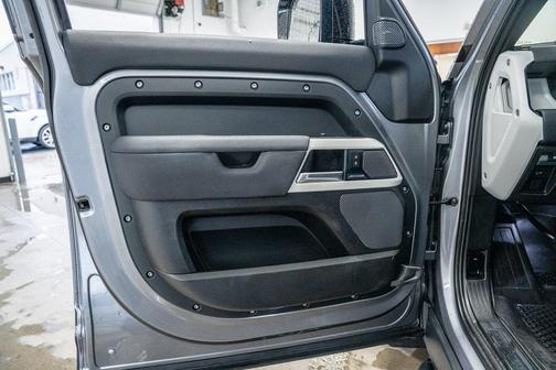 2020 Land Rover Defender 110 SE