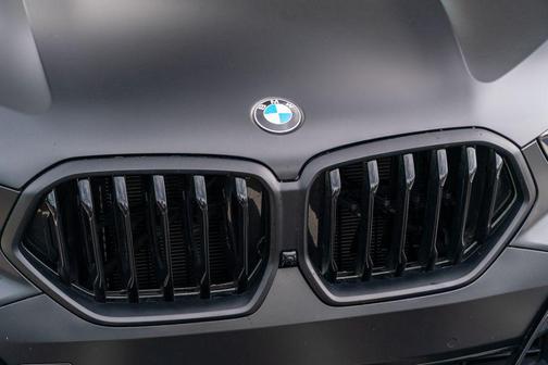 Black Sapphire Metallic 2024 BMW X6 xDrive40i