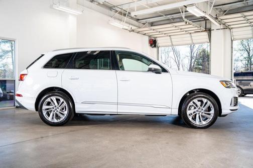 2021 Audi Q7 45 Premium Plus