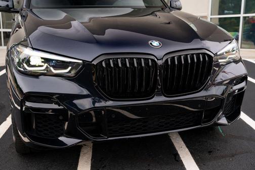 Carbon Black Metallic 2022 BMW X5 xDrive40i