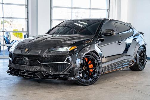 2022 Lamborghini Urus Graphite Capsule