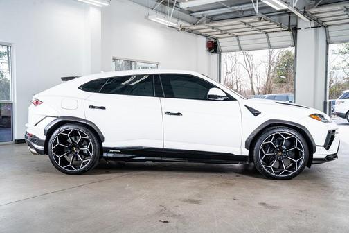 2024 Lamborghini Urus Performante