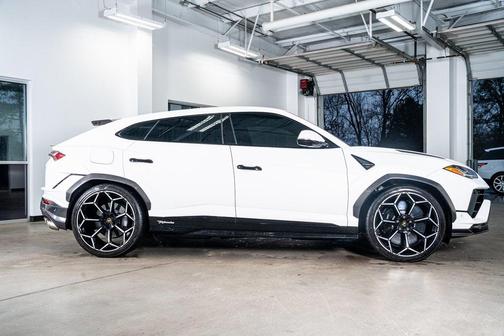 2024 Lamborghini Urus Performante