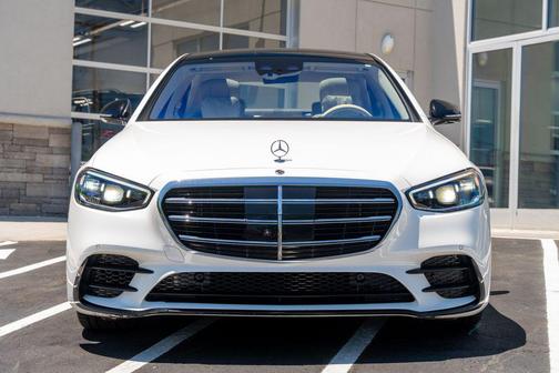 MANUFAKTUR Cashmere White Magno 2022 Mercedes-Benz S-Class 4MATIC