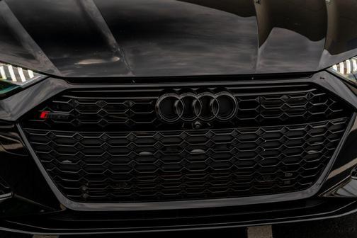 Mythos Black Metallic 2022 Audi RS 6 Avant 4.0T
