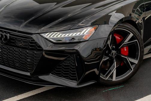 Mythos Black Metallic 2022 Audi RS 6 Avant 4.0T