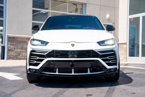 White 2022 Lamborghini Urus