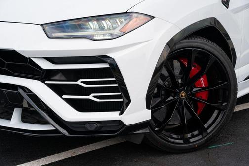 Balloon White Metallic 2022 Lamborghini Urus Base