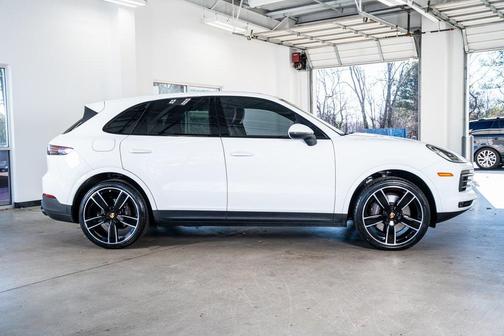 2023 Porsche Cayenne Platinum Edition