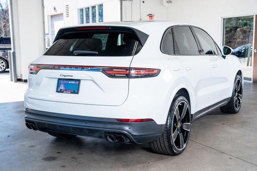 2023 Porsche Cayenne Platinum Edition