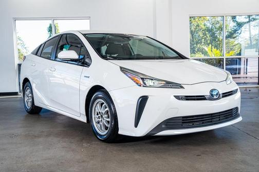 2020 Toyota Prius LE